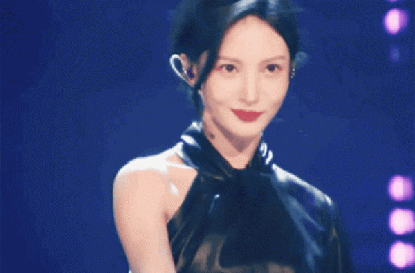 不得不承认金晨的美是最稀缺又独特的明艳大美人类型