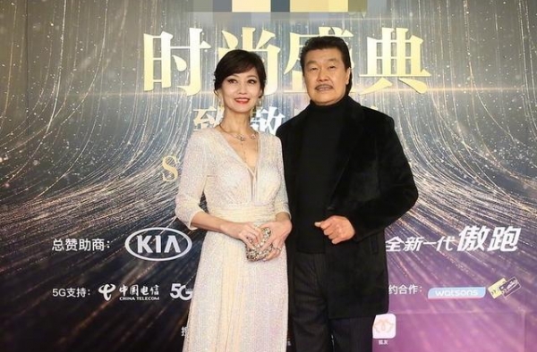 范冰冰盛典获奖，生图勒出水桶腰，郭碧婷鱼尾裙很美照样有小肚子