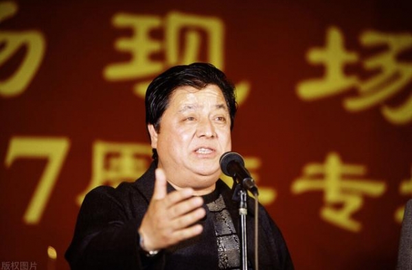 因足浴录像遭敲诈拍假广告，李金斗今又做代言，网友：记吃不记打