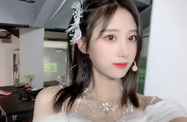 网红骚扰女星又出后续！迪丽热巴被牵连，男方私联惯犯形象争议多