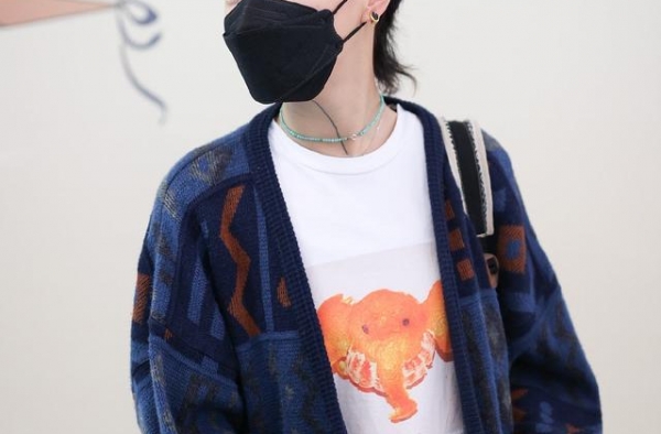 窦靖童到底是潮还是土？穿搭风格从来不固定，每一套都让人难理解