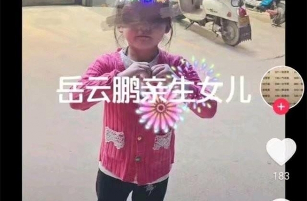 单亲妈妈承认碰瓷岳云鹏，暗示是受人指使，曹云金发声疑回应
