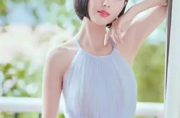佟丽娅精美壁纸：颜值完美无瑕，气质优雅高贵！