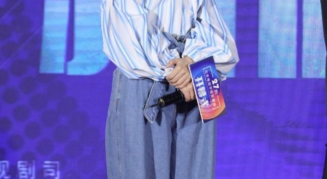 李沁的身材也太纤瘦了！小码阔腿裤穿成加大码，全靠颜值气质在撑