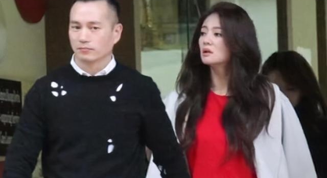 40岁安以轩已有4子，16岁大女儿意外露面，最小的还未出生