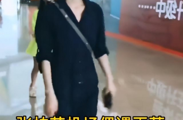张柏芝尴尬撞见王菲，儿子则礼貌性地替妈妈解围，把孩子教育的好
