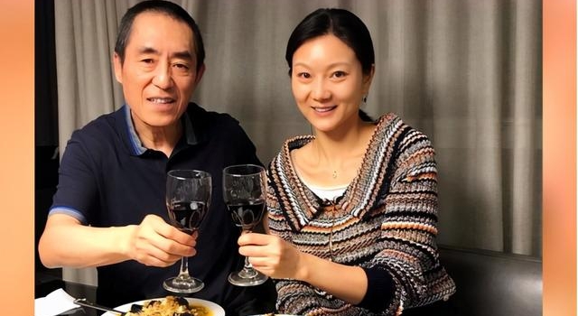 39岁陈婷近照，穿着时尚出席活动，?身材苗条让人羡慕