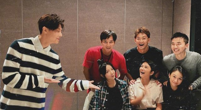 棒棒堂携妻子女友罕合体！王子邱勝翊独自一人，廖亦崟遭催婚？