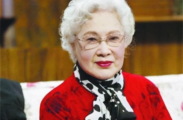 离婚、患癌、丧子，秦怡告诉你：活得通透就是与一切苦难言和