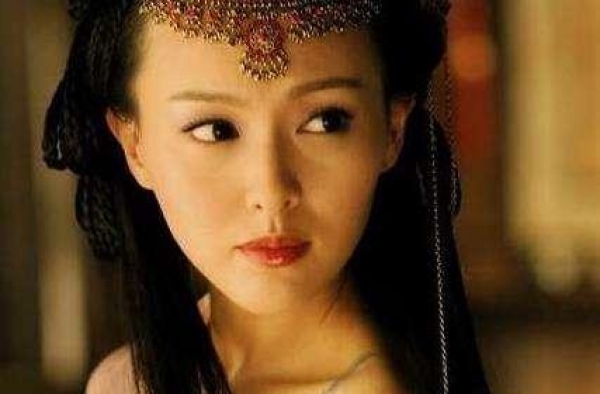 2020年了，杨幂都转型演反派了，唐嫣怎么还在演这种傻白甜？