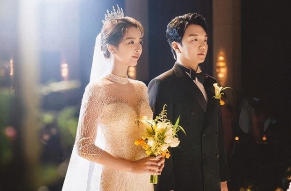 婚礼照曝光！韩流女神裴涩琪闪嫁小2岁老公，男方是网络主播