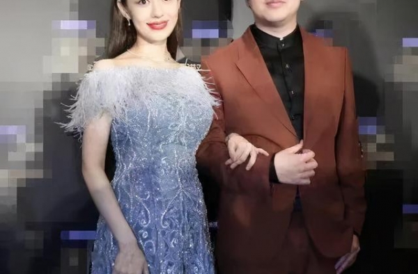 吉娜怀孕后首次亮相，被嘲“人设崩塌”：我们都被她骗了