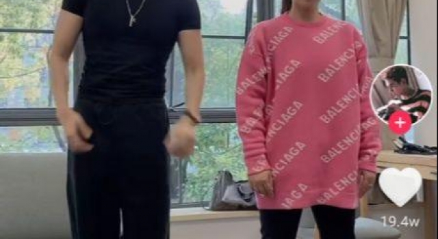 经超小李琳夫妇合体跳舞，杜冰燕灵气不在，网友：老婆像阿姨