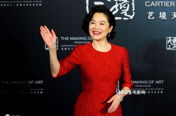 林青霞时隔六年回归社交平台 连更五条晒幸福