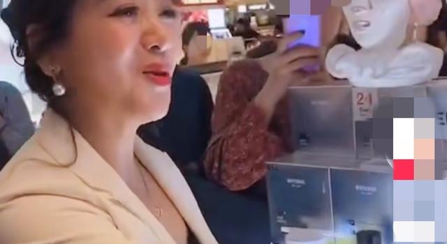 网友偶遇小李琳，曾饰演杜冰雁被评美过黄奕，二人如今境况大不同