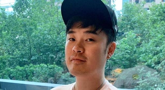陈赫再婚5年首次秀恩爱，深夜带爱妻品尝美食，引网友愤怒吐槽