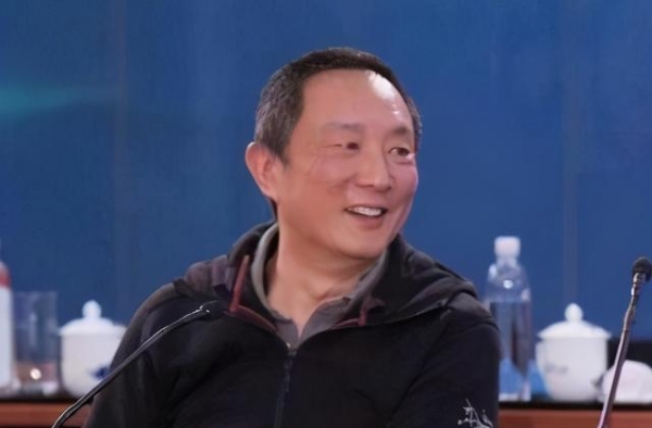 63岁导演张黎究竟有何魅力？结婚5次，其貌不扬但备受女星青睐