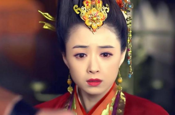 “华妃娘娘”蒋欣晒豪宅，晚上就睡阳台，真会享受，拍照给你们看