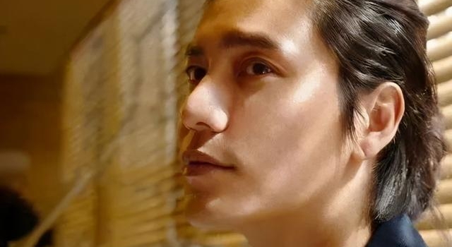 陈坤晒18岁儿子照片，称其终于住宿舍了，网友：这是有多嫌弃娃