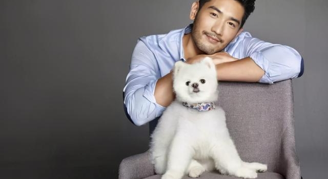 高以翔去世前的衣物bella全保留了下来，穿男友T恤睹物思人