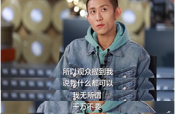 《鹿鼎记》造型有多低劣？韦小宝母亲穿透视装，胖头陀梳脏辫烫头