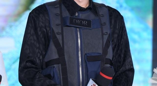 喷肖战的喷子们急眼了，流量明星也比不上肖战
