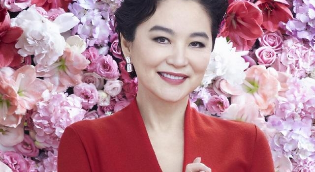 一代女神林青霞，11亿的豪宅一天都逛不完，家里自带农场和菜园