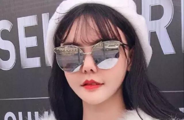 韩安冉的身材被路人揭穿，离开美颜和滤镜后，大象的腿太真实了