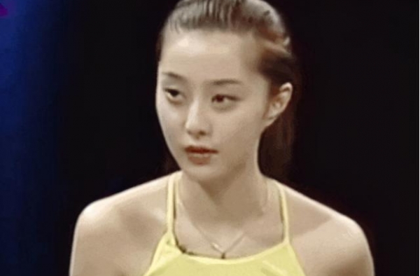 一个是被大众“娱乐”一个是娱乐大众，范冰冰和郭德纲谁能胜出？