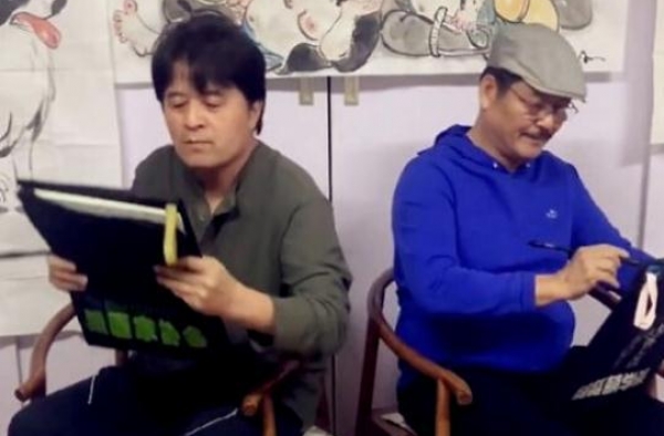 61岁毕福剑近照显疲惫，眼神毫无昔日神气，私下邋遢不修边幅