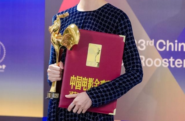 袁泉三获金鸡奖最佳女配角，印小天摘得最佳男配角