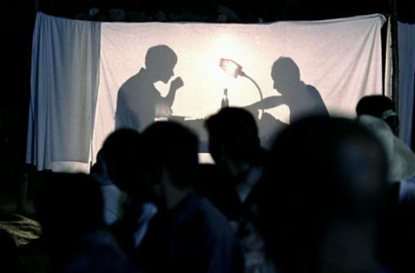 张艺谋拍《一秒钟》，展现对胶片的执念