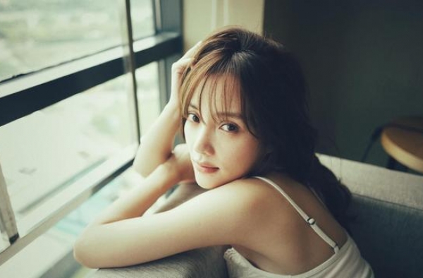 李小璐首谈离婚后生活！眼眶泛红称尚未走出风波，直言甜馨是全部