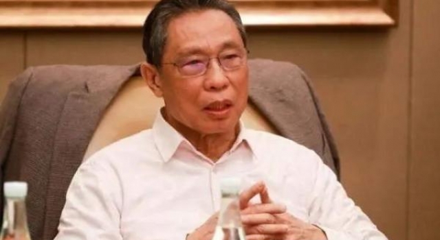 借钟南山恶意营销，这个女演员蹭热度被骂惨了！禁言15天