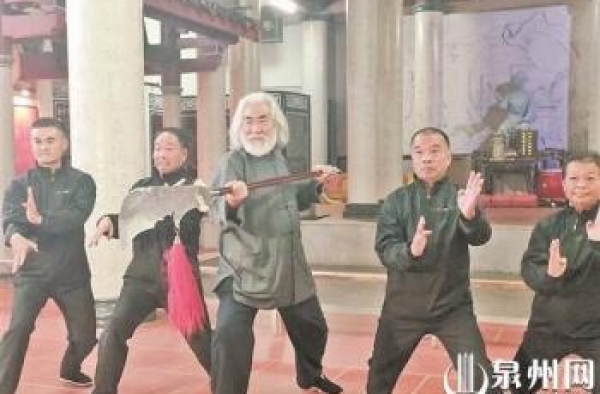 大导演张纪中永春讨教白鹤拳