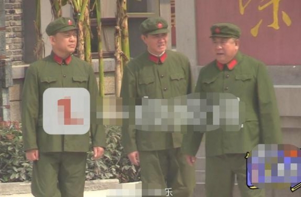 《亮剑》15年后战友合体！李幼斌何政军同框，皮肤光滑满面红光