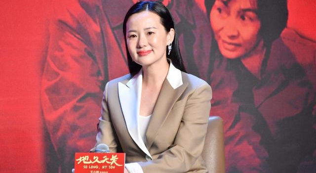 男女顶流精修照满天飞的现在，咏梅的婉拒像平地一声雷
