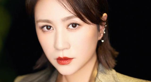 他是马丽老公，与大11岁老婆同框像母子，老妻少夫的婚姻也幸福