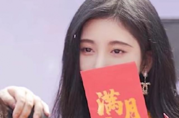 再引争议？鞠婧祎被质疑新戏戴假发套，前不久刚被嘲演技玷污眼睛