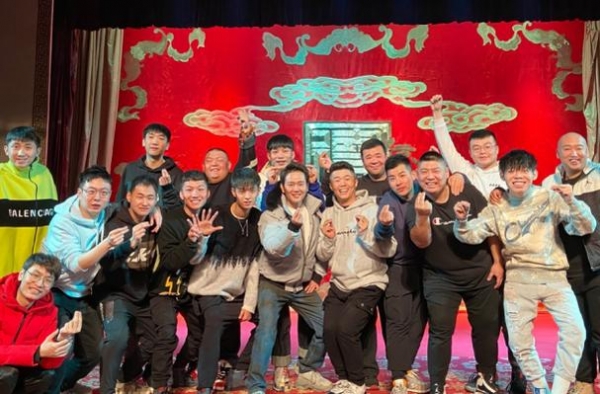 堂良助阵秦霄贤新综艺，成道明寺惹老秦嫌弃，手臂肌肉惹网友注意