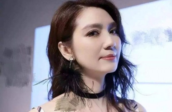 真离婚了？洪欣张丹峰晒合影没对方，女方携俩娃出镜直言告别糟糕
