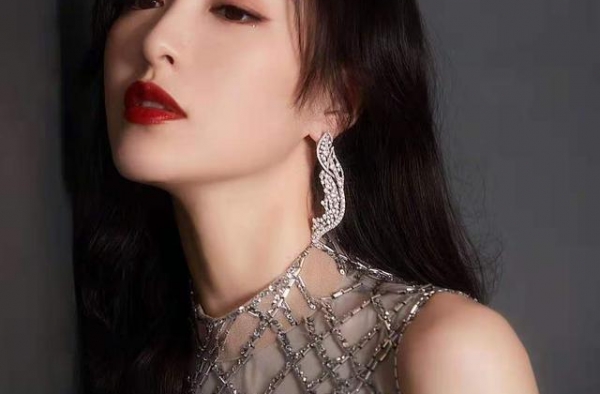 COSMO时尚盛典红毯，女明星争相斗艳，谁才是红毯定海神针