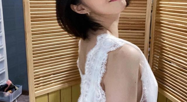 “最美小三”韩素希直播！吹弹可破的发光牛奶肌叫人移不开目光