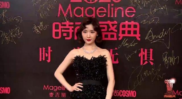 女星红毯斗艳：奚梦瑶无气色，邢菲掉假发片，乔欣似穿卫生纸