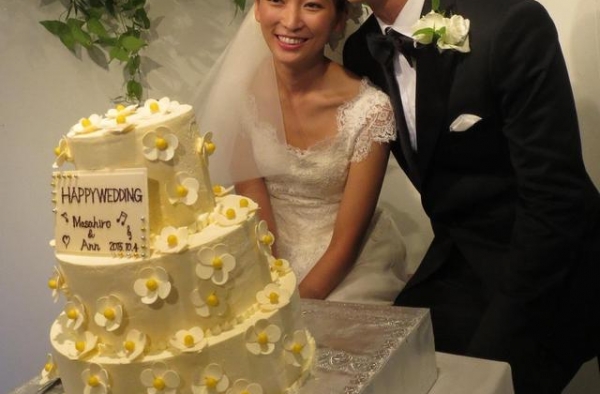 男星孕期出轨代言掉光，拒付2亿赡养费，妻子为3个孩子拼命拍戏