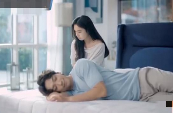 天王rain与金泰熙合体，夫妻状态对比惨烈，床上大片难掩甜蜜