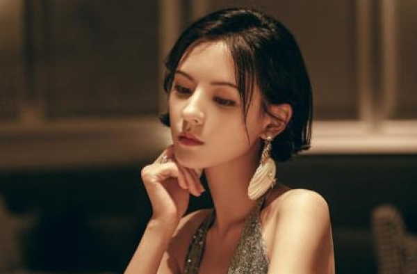有种基因叫张予曦妈妈，比高颜值女儿更胜一筹，爸爸是人生赢家