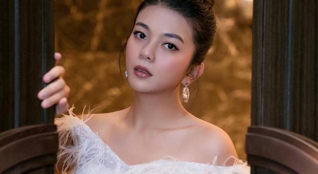 被肖战diss是印度黑女后，谈莉娜直面镜头回应，不禁委屈落泪