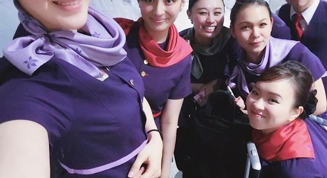 无线向航空人员招手！黎燕珊索爆空姐女儿标致甜美若参选赢面大