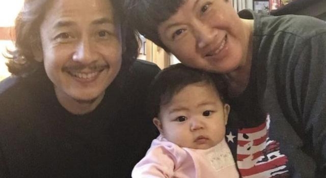 黄泽锋请风水师傅上门，获悉有望生二胎喜出望外，54岁妻子支持